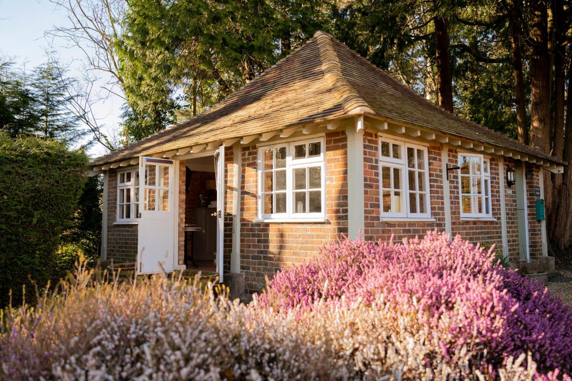 Old Mill Lodge By Huluki Sussex Stays Hurstpierpoint Exteriér fotografie