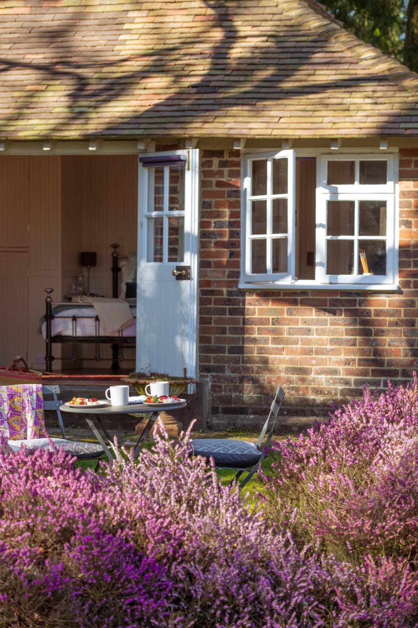 Old Mill Lodge By Huluki Sussex Stays Hurstpierpoint Exteriér fotografie