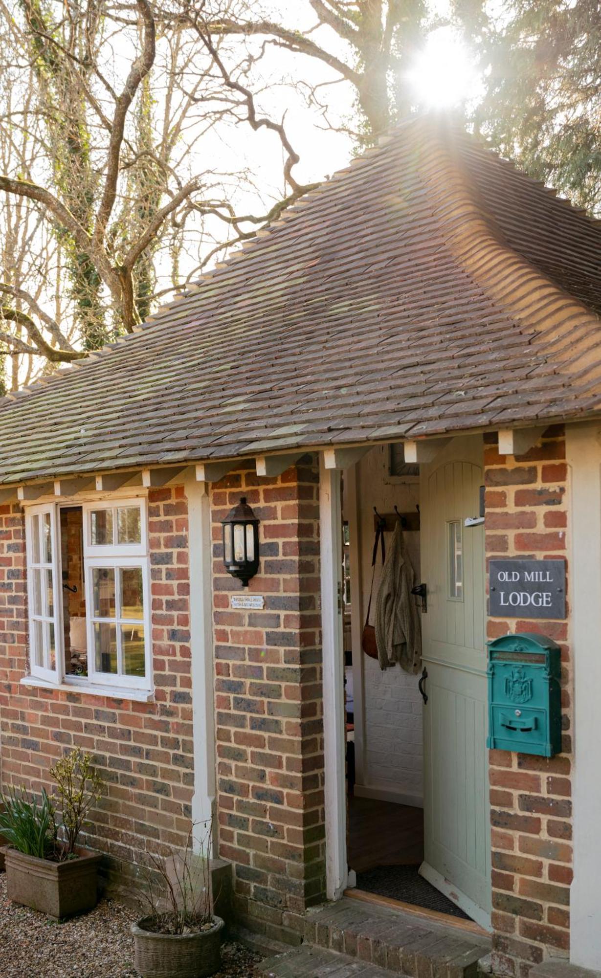Old Mill Lodge By Huluki Sussex Stays Hurstpierpoint Exteriér fotografie