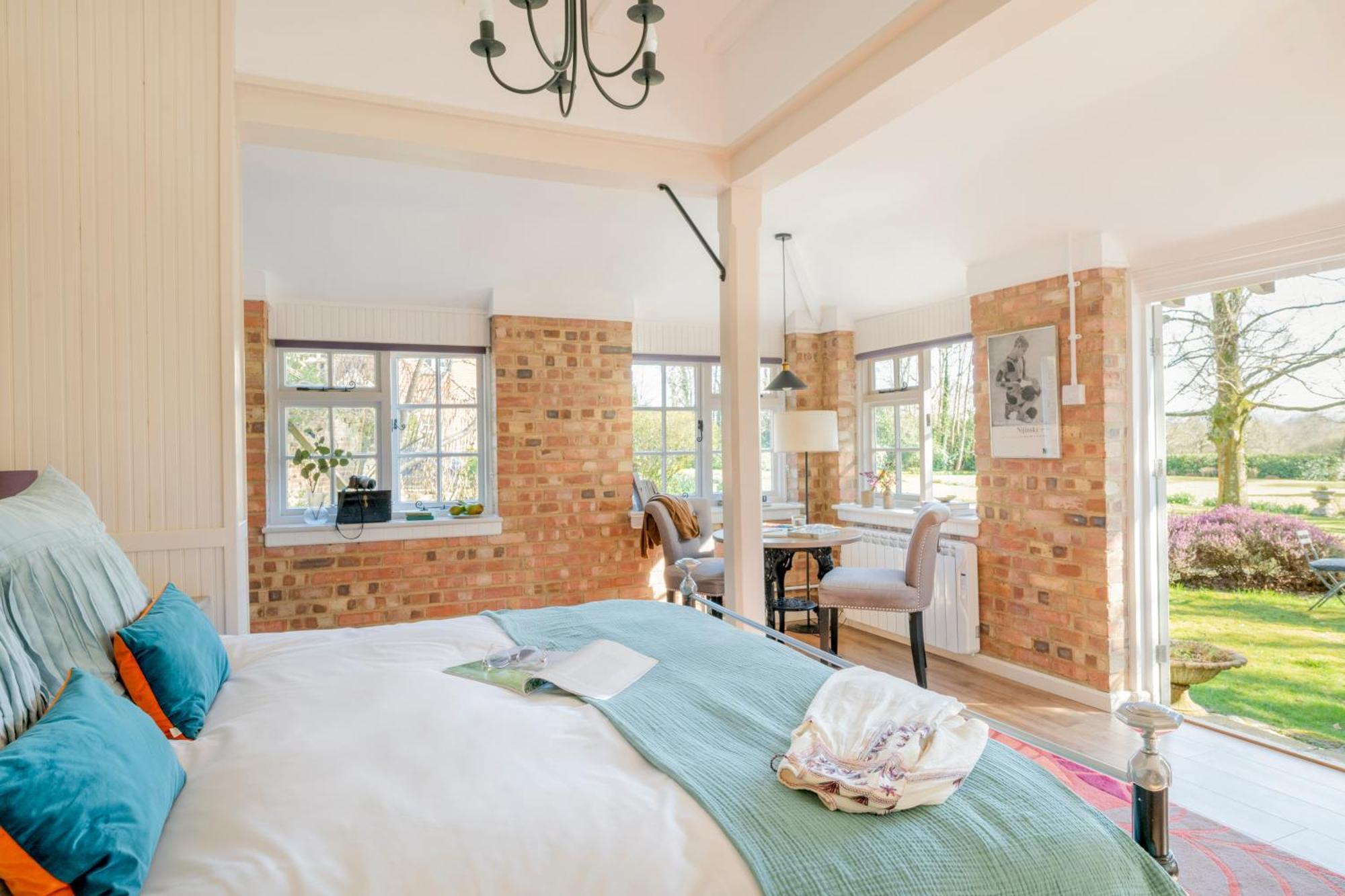 Old Mill Lodge By Huluki Sussex Stays Hurstpierpoint Exteriér fotografie